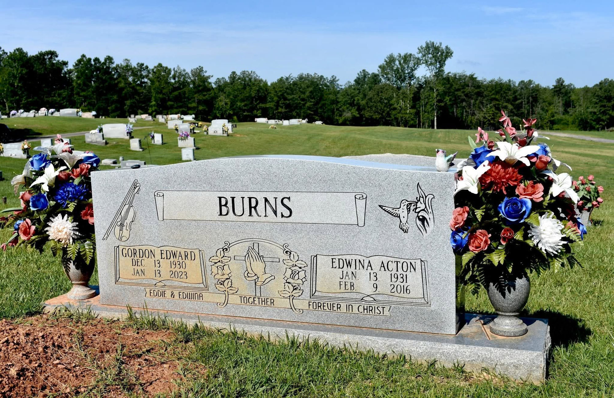 Gordon Edward and Edwina Acton Burns gravestone, Sulphur Springs Cemetery